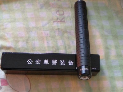 新款警用機械警棍 收縮警用執(zhí)勤棍